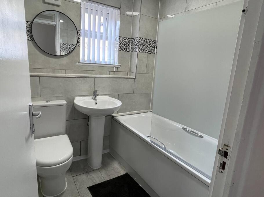 New! 4 Bedroom London House With Garden And Lawn Exterior photo
